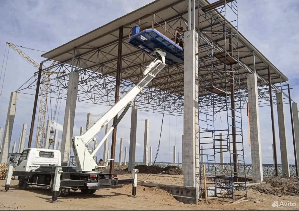 Автовышка маневренный автомобиль