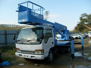 Автовышка Isuzu Elf с высотой подъема 18 метров