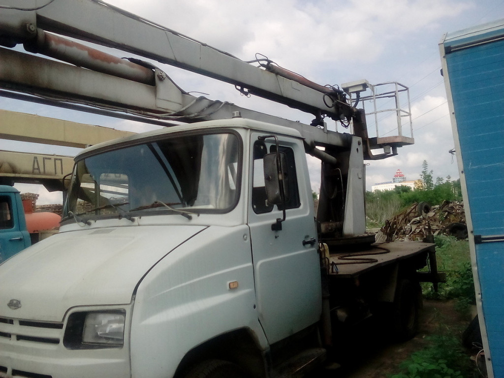 Предлагаю услуги коленчатой автовышки недорого