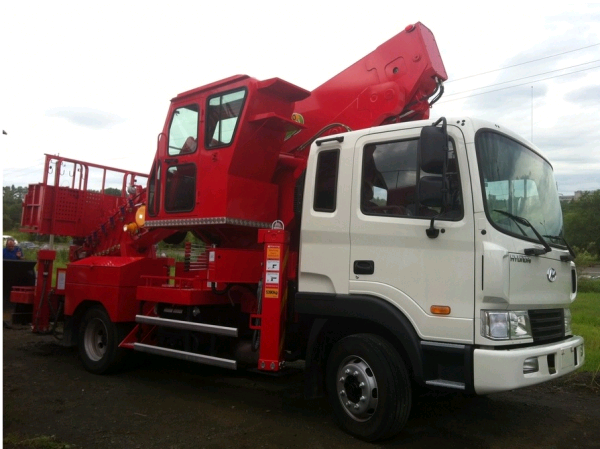 Предлагаю услуги автовышки HYUNDAI HD120 32 метра