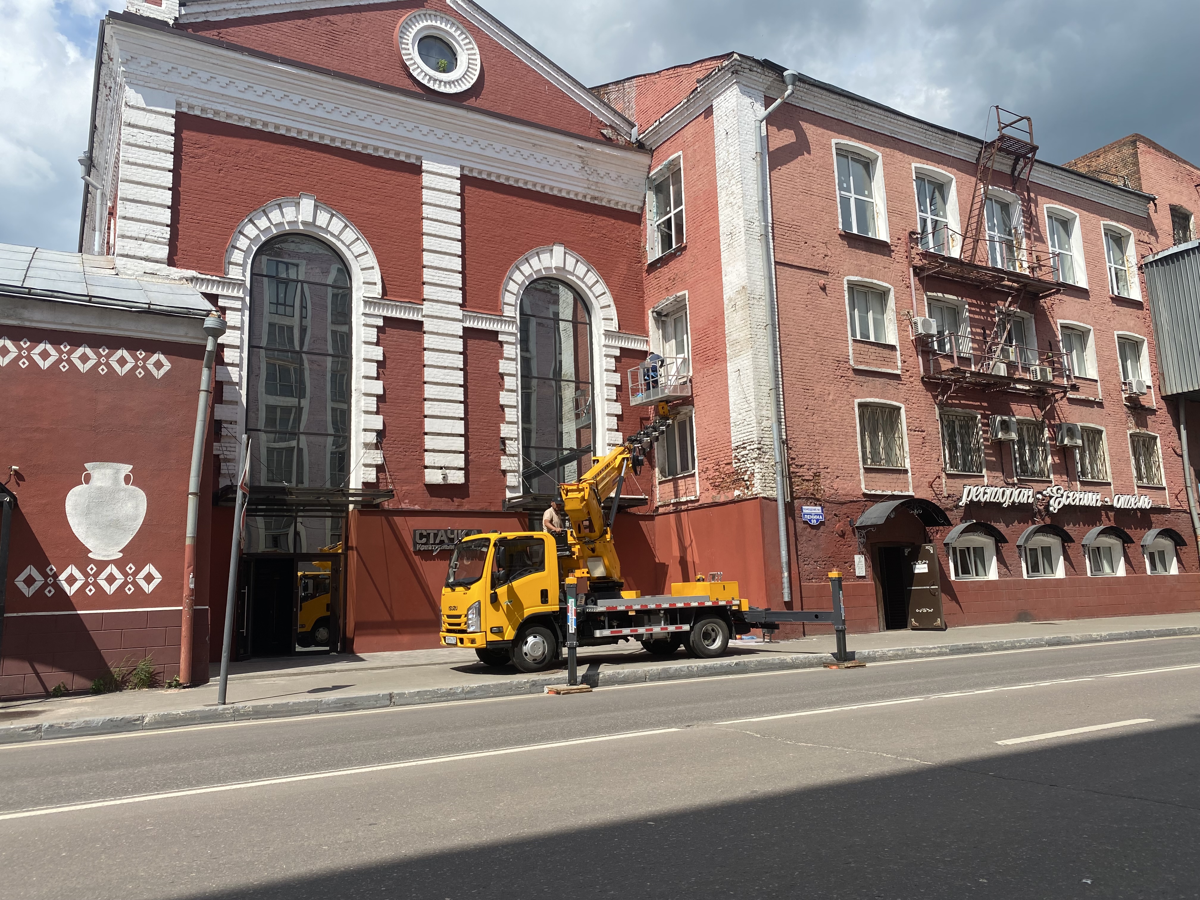 Аренда автовышки 28 метров