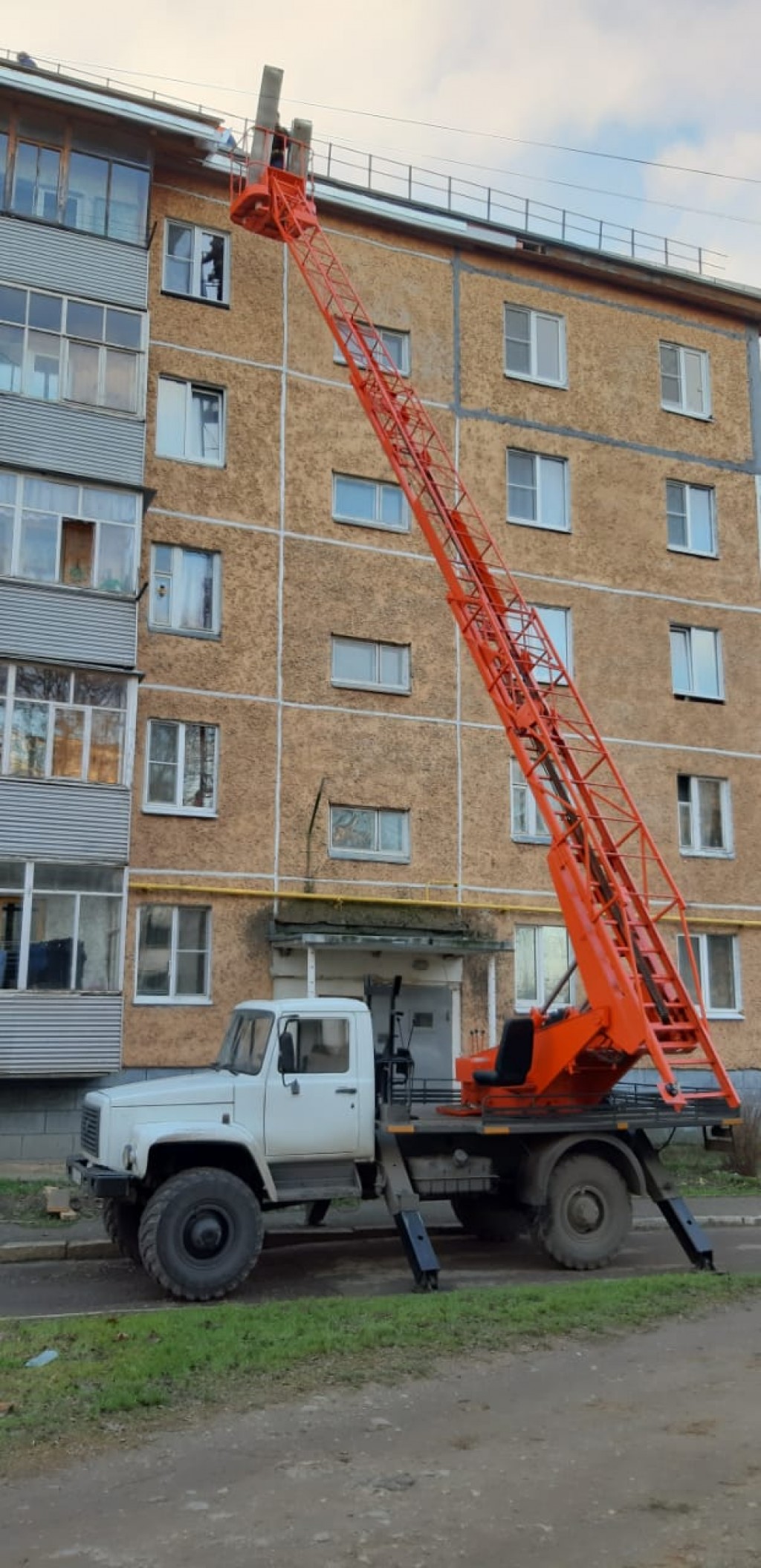 Автовышка в аренду вездеход  услуги заказ