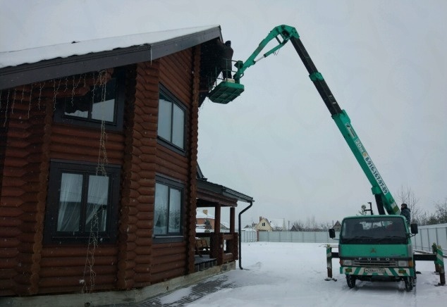 Японская коленчето-телескопическая автовышка