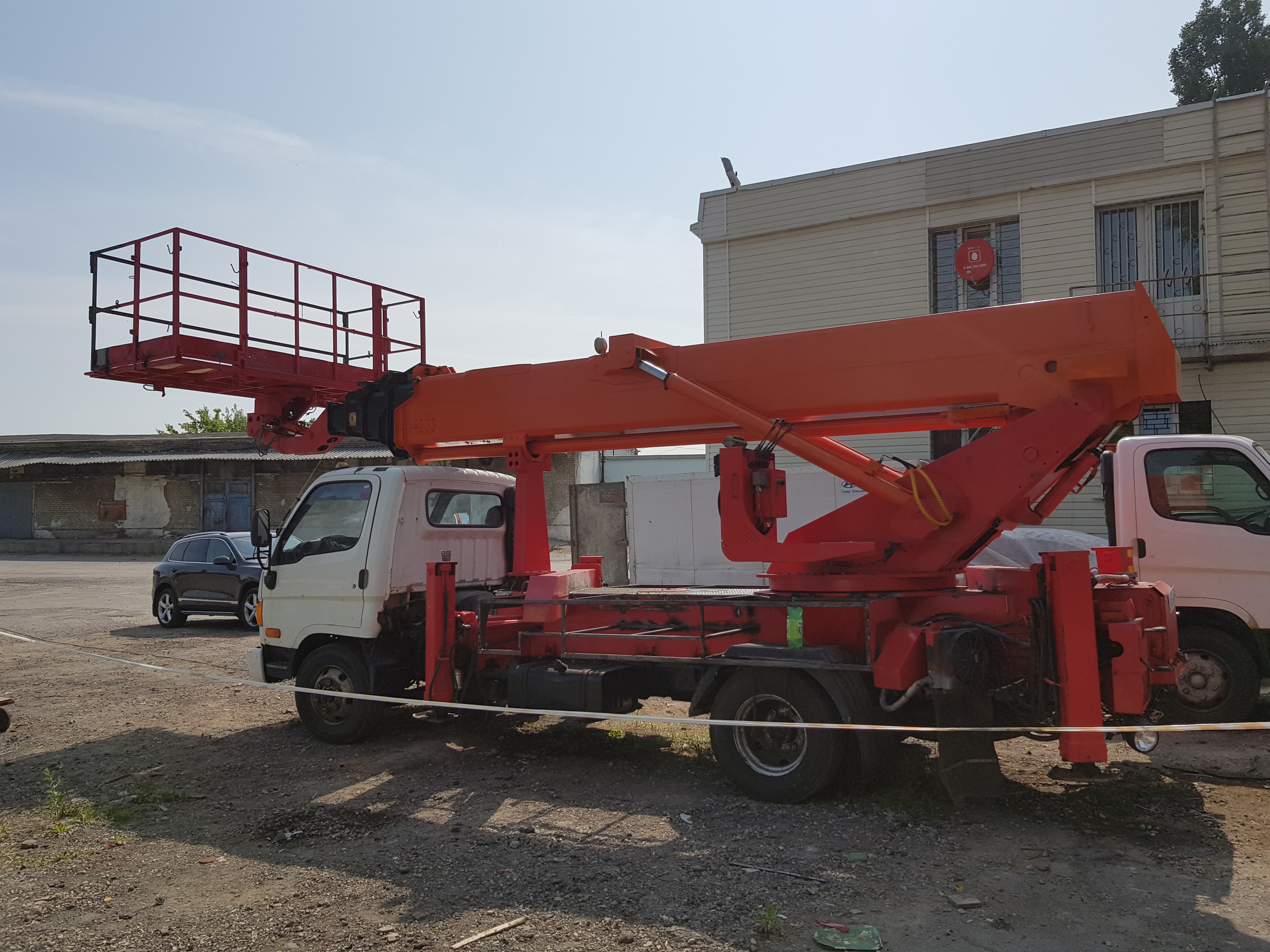 Корейская автовышка с большой платформой