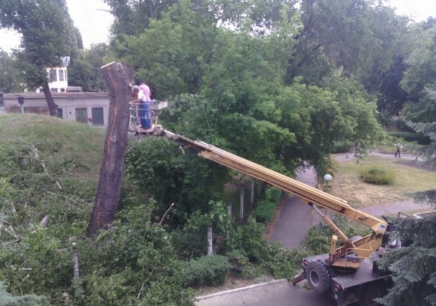 Аренда телескопической автовышки 22 метра вездеход