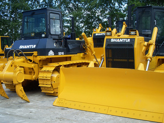 Услуги бульдозера. Гусеничный болотоход, рыхлитель