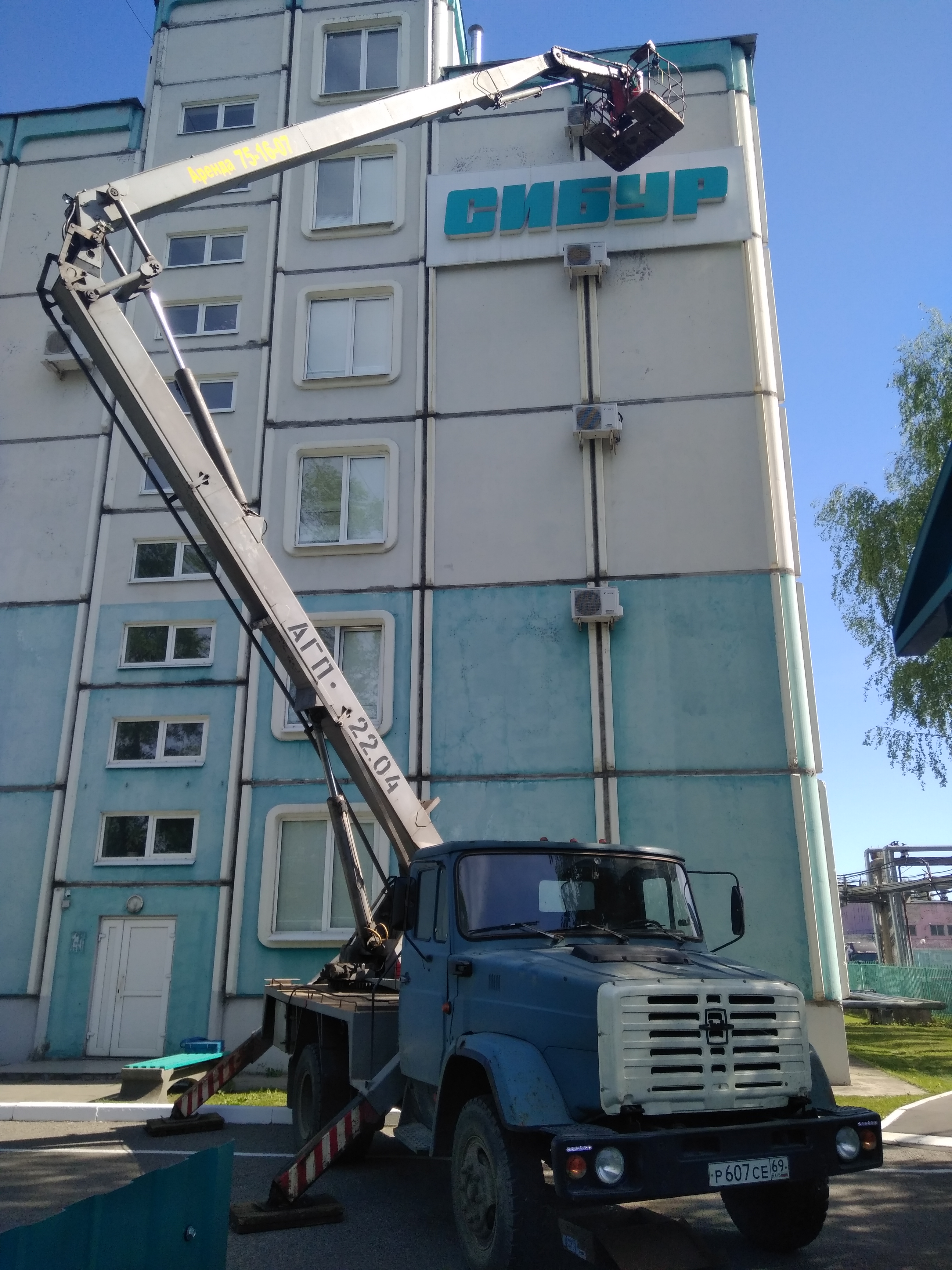 Аренда автовышки АГП 22.04 трехколенка. Услуги.