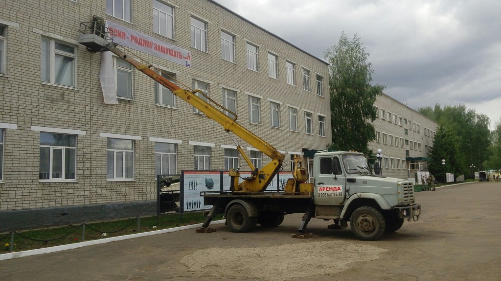 Аренда автовышка. Чистка крыш. Мойка фасада, окон.