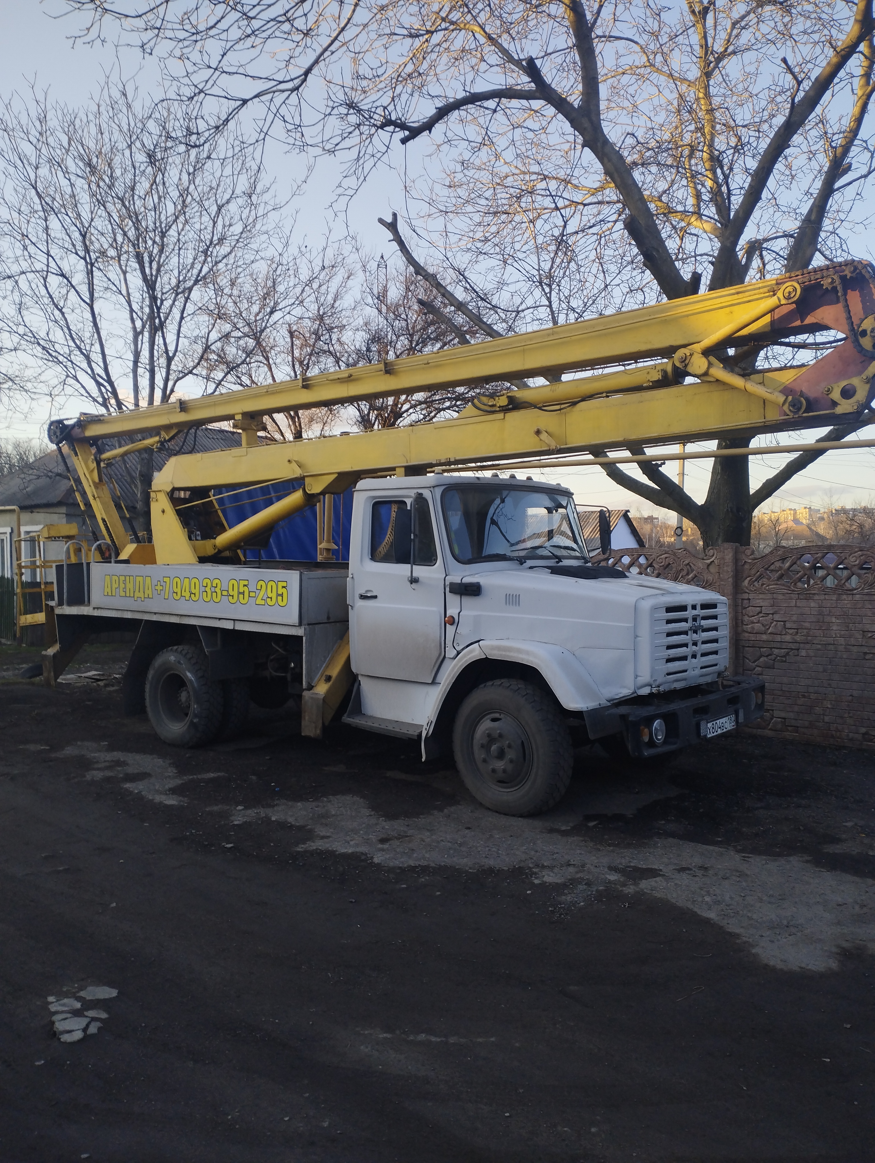 Услуги автовышки 22 метра, спил деревьев