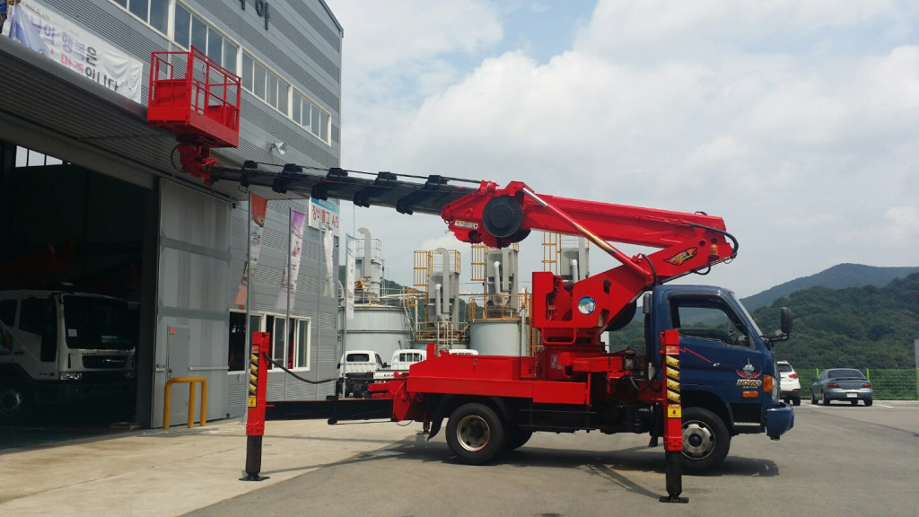 Автовышка. Аренда автовышки 16-30 метров. Ялта.