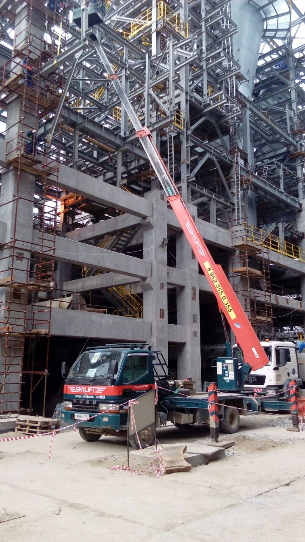 Услуги Автовышки 28,30,45м. Подъемные работы.