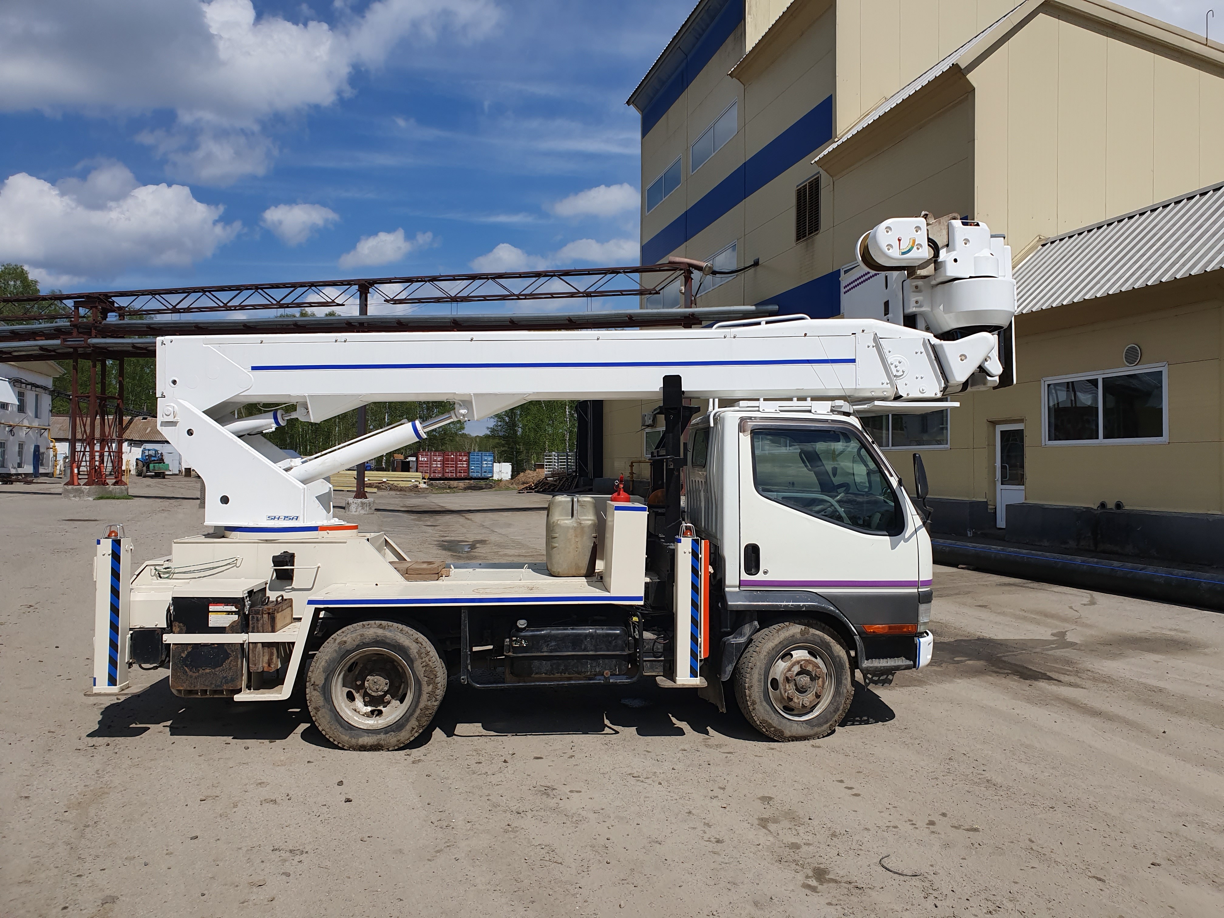 Автовышка 15м аренда. Услуги автокран.