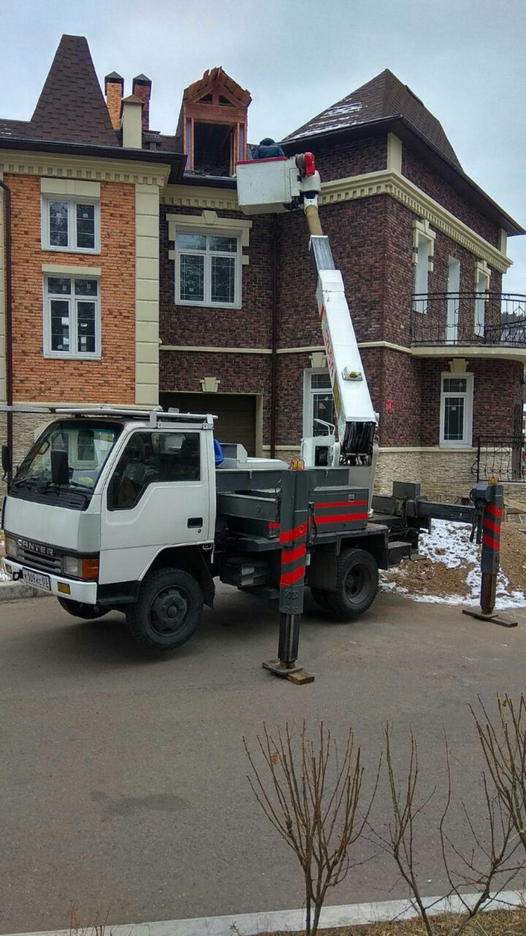 Аренда автовышки. Подъемные работы.