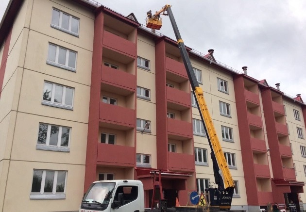 Японская автовышка с высотой подъёма 24 метра