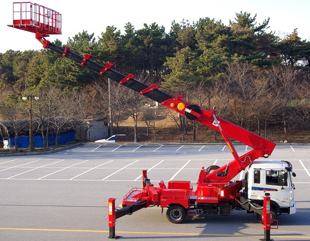 Услуги автовышки 35 м. Подъемные работы.