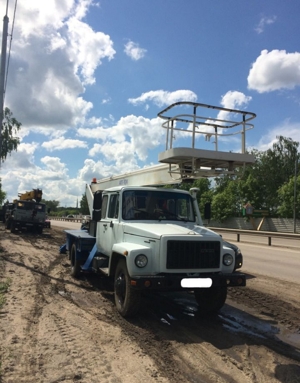 Аренда/ услуги телескопической автовышки 17м