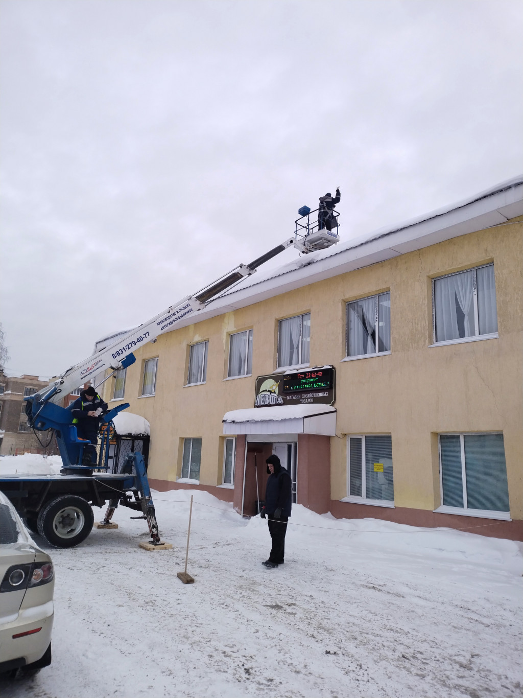 Услуги автовышки с телескопической стрелой 18 м.