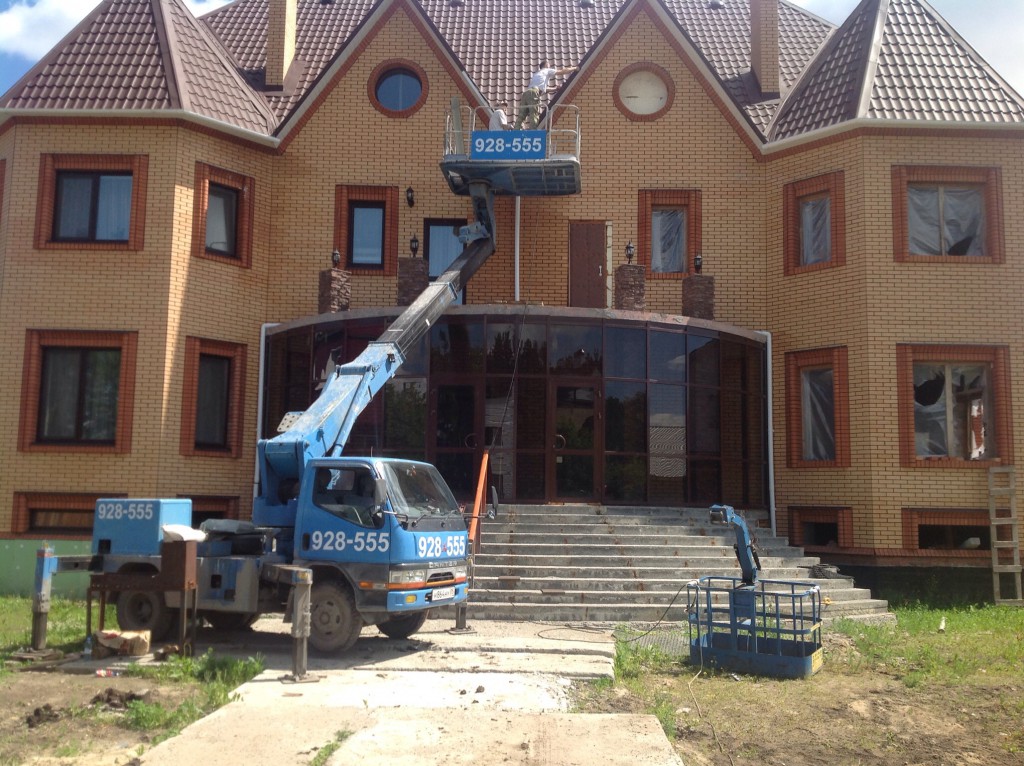 Аренда автовышки с площадкой