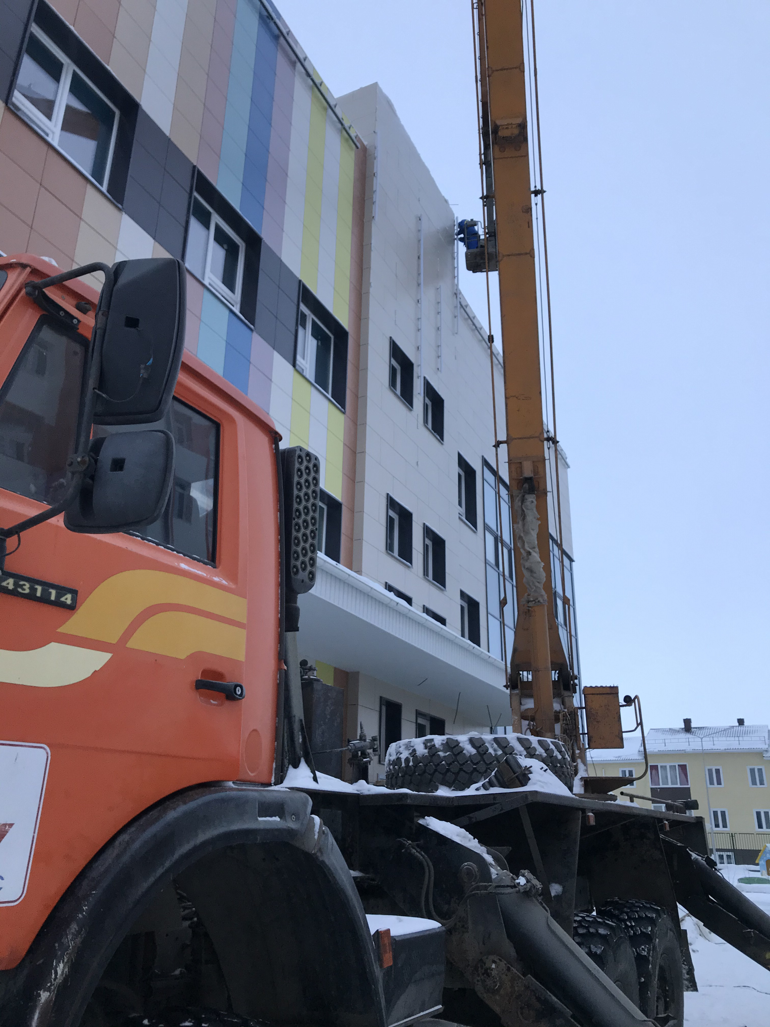 Услуги Автовышки 28м (вездеход)