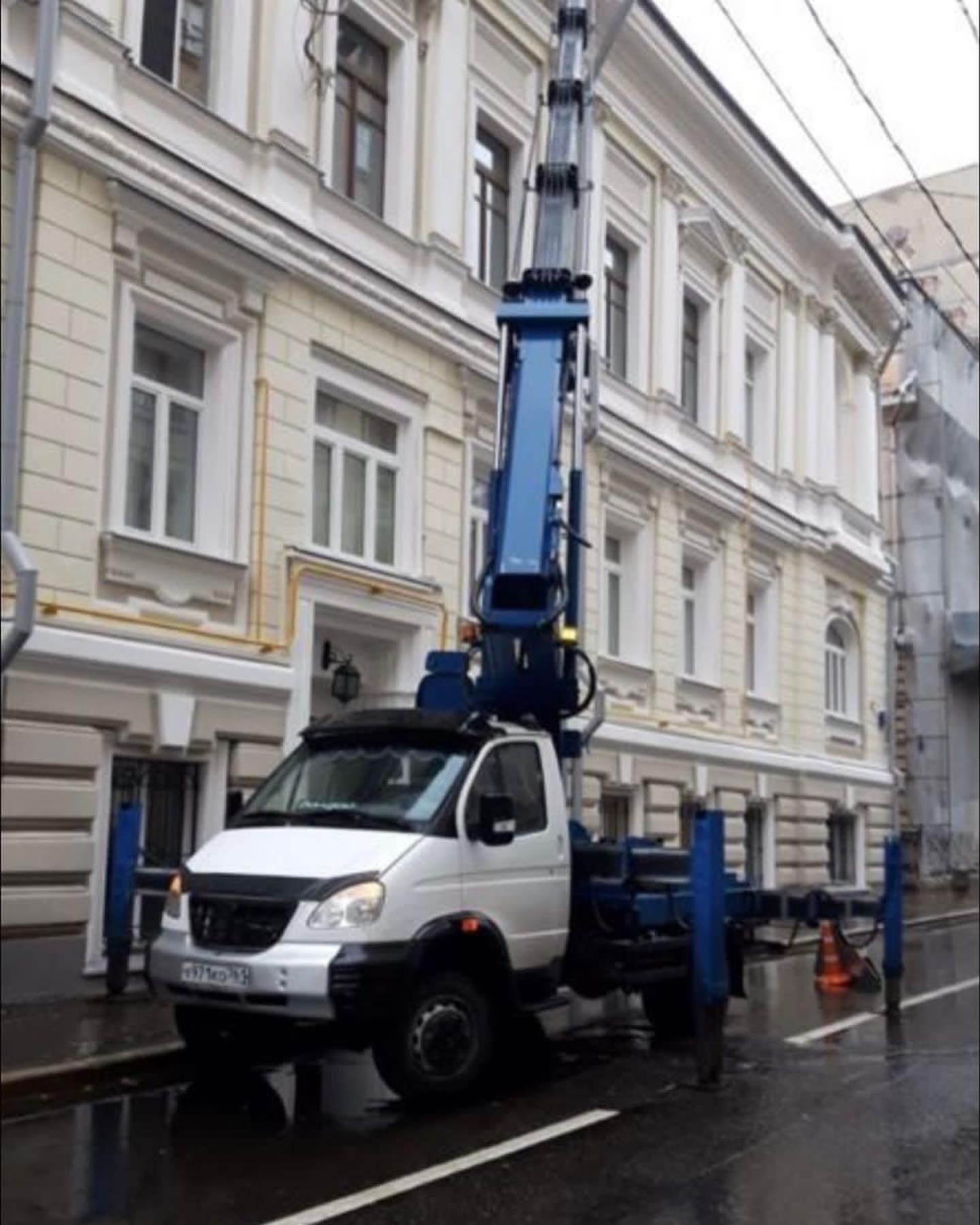 АВТОВЫШКА 28 метров телескопическая аренда.