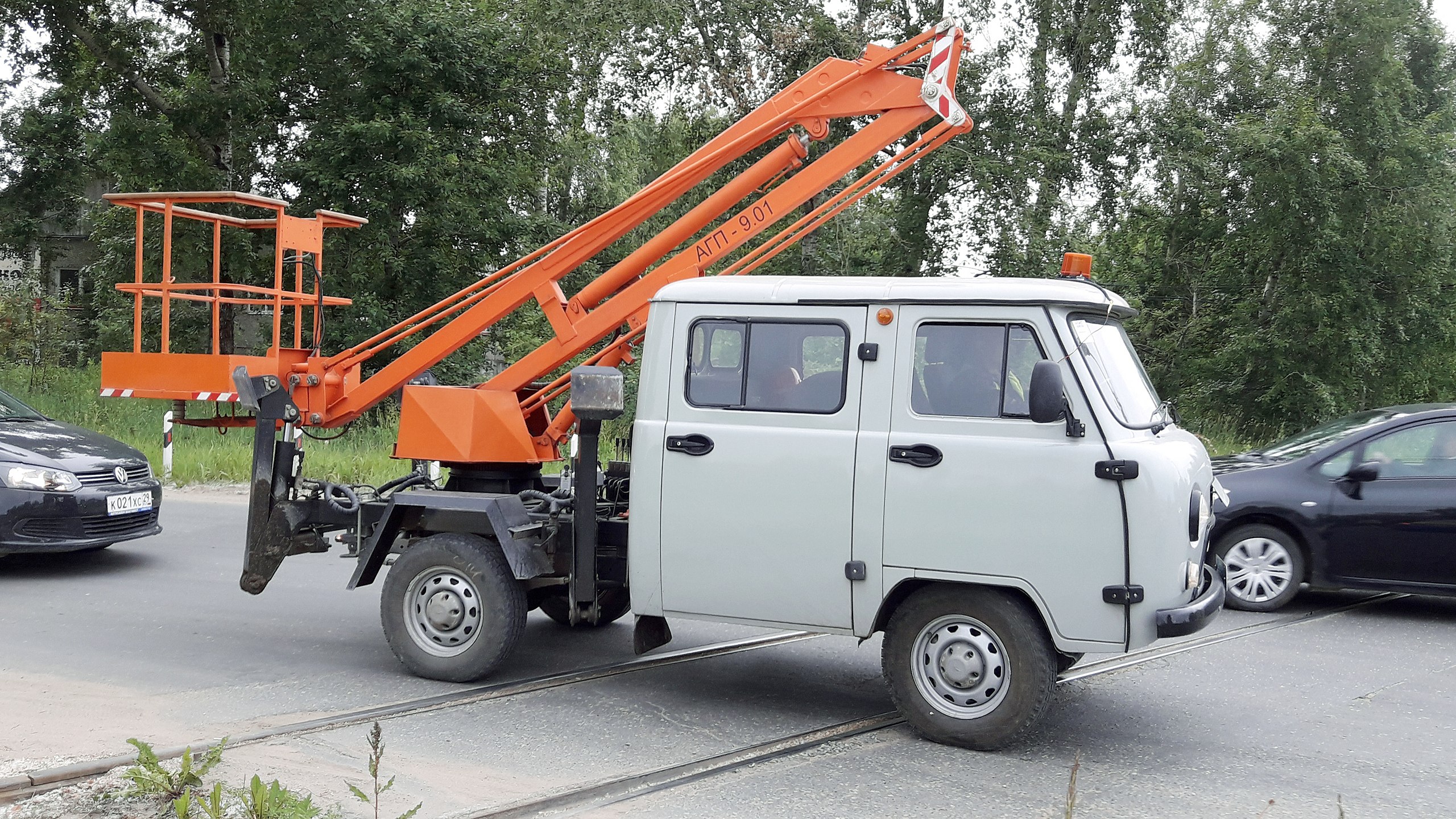 Автовышка в Яшкуле. Высота подъёма вышки 18 метров