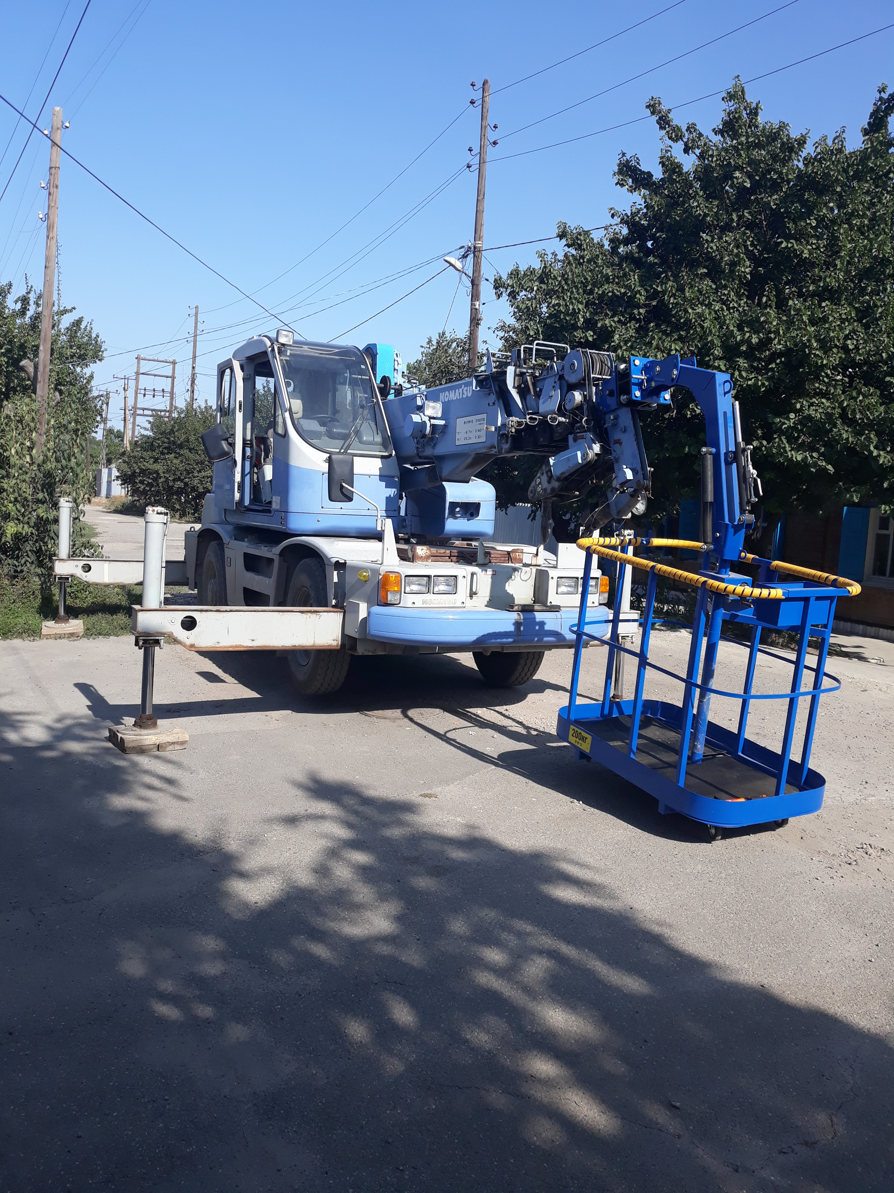 Автовышка аренда. Высотные работы.