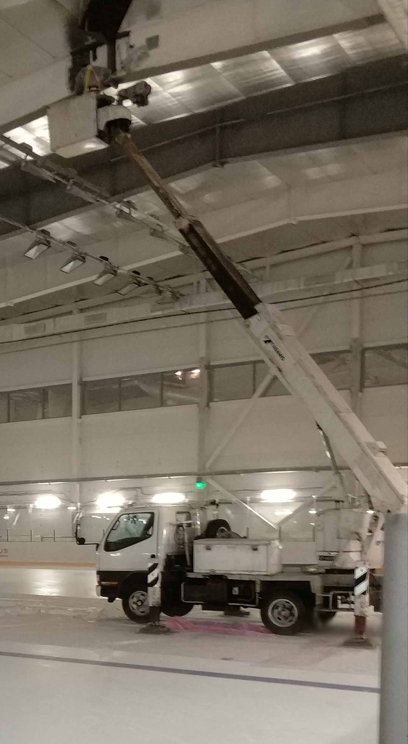 Услуги автовышки, аренда, заказ спецтехники.