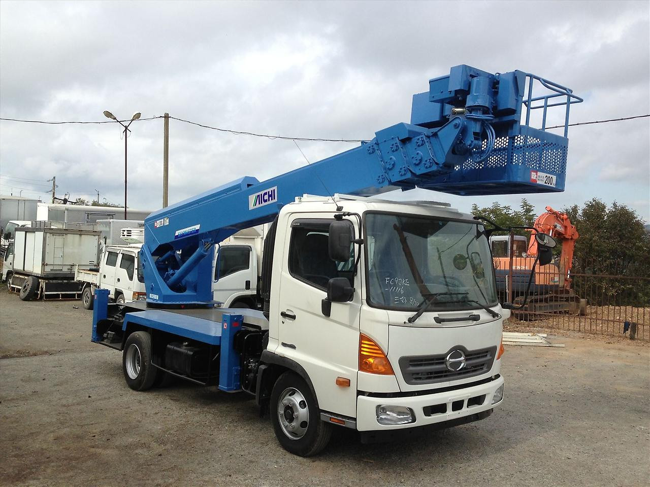 Аренда Услуги японских автовышек 16 - 32 метра