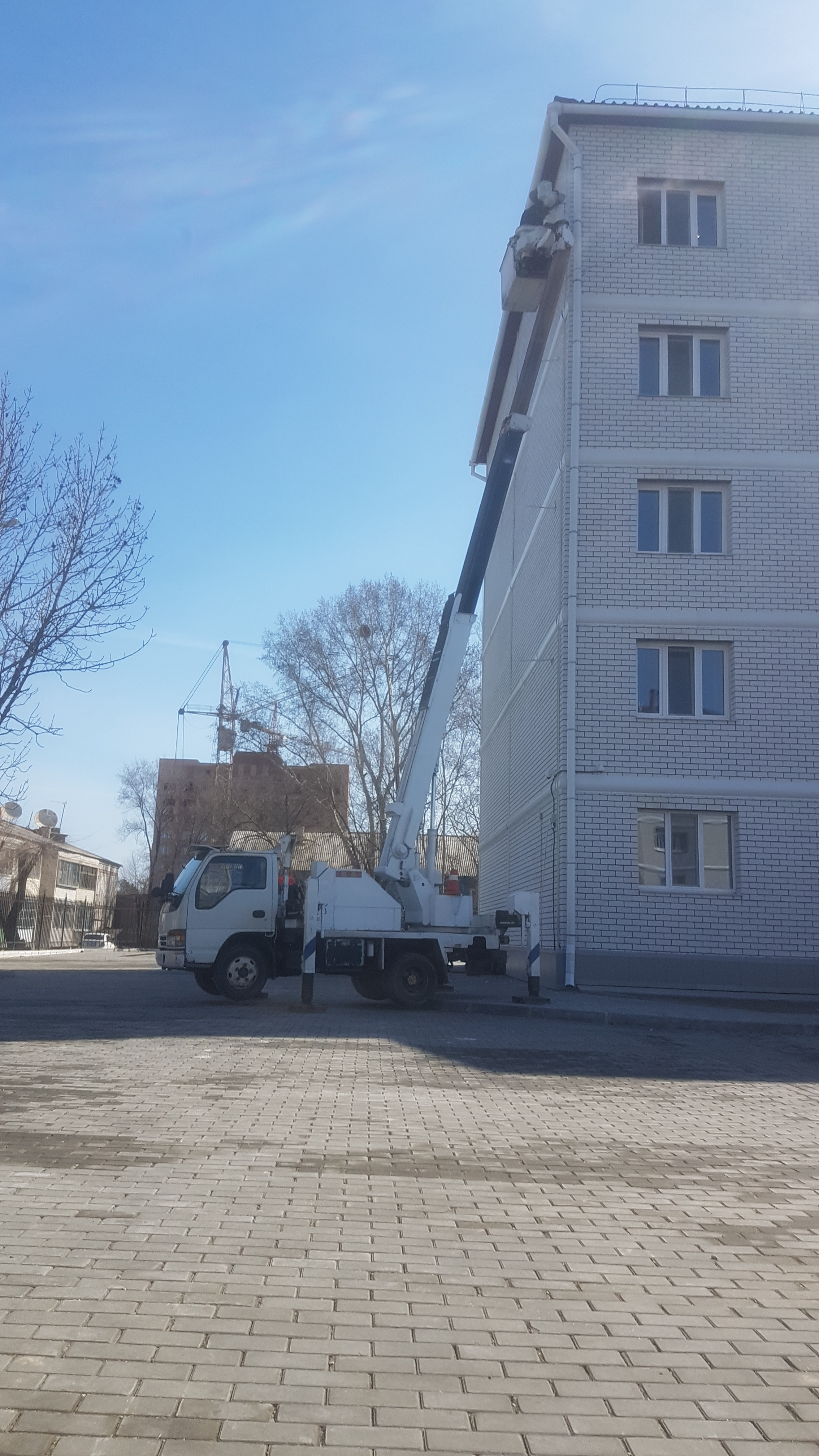 Аренда автовышки от собственника Роман