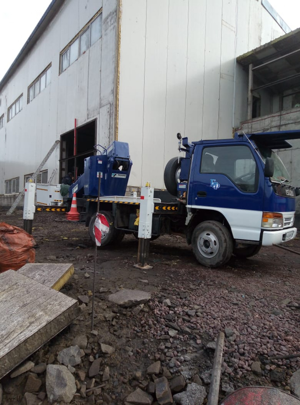 Услуги автовышки. Аренда спецтехники.