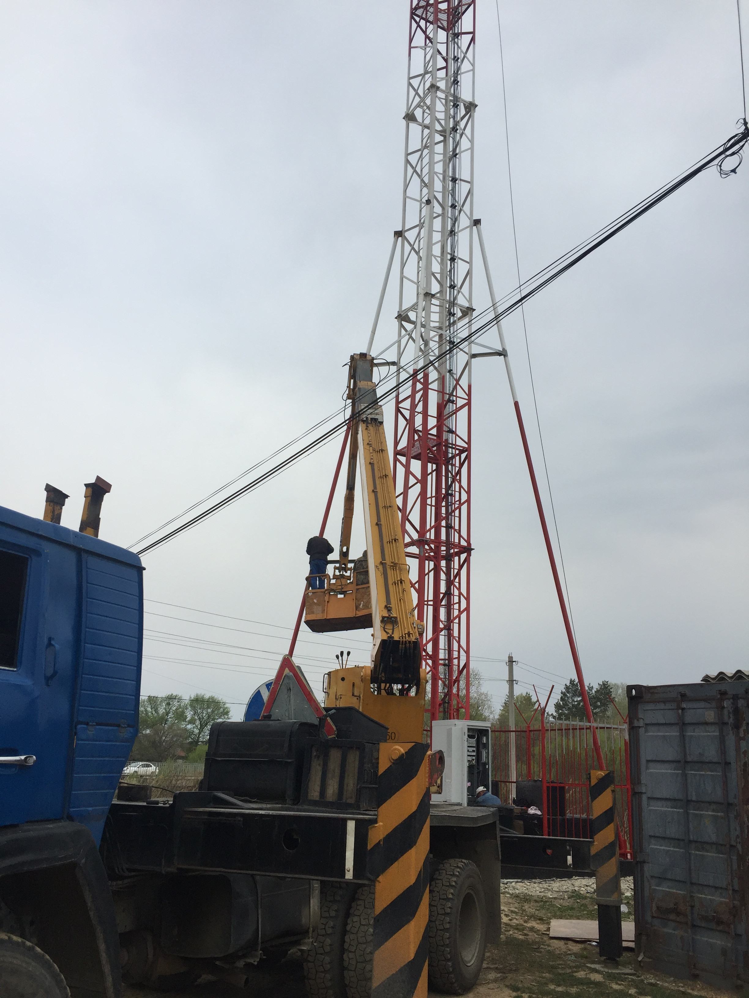 Услуги автовышки 25 м. Высотные работы.