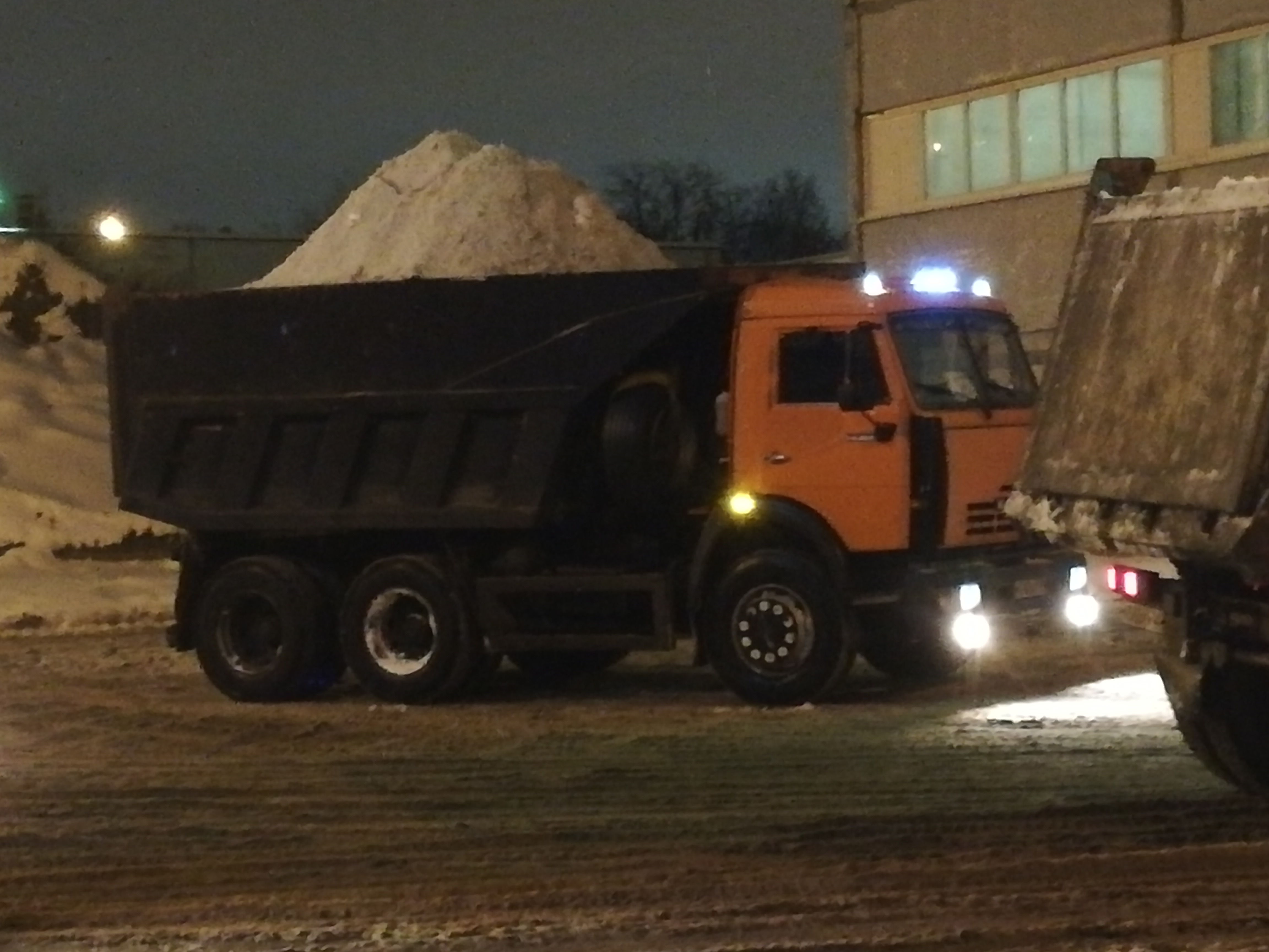 Самосвал 15м3 от собственника Артем