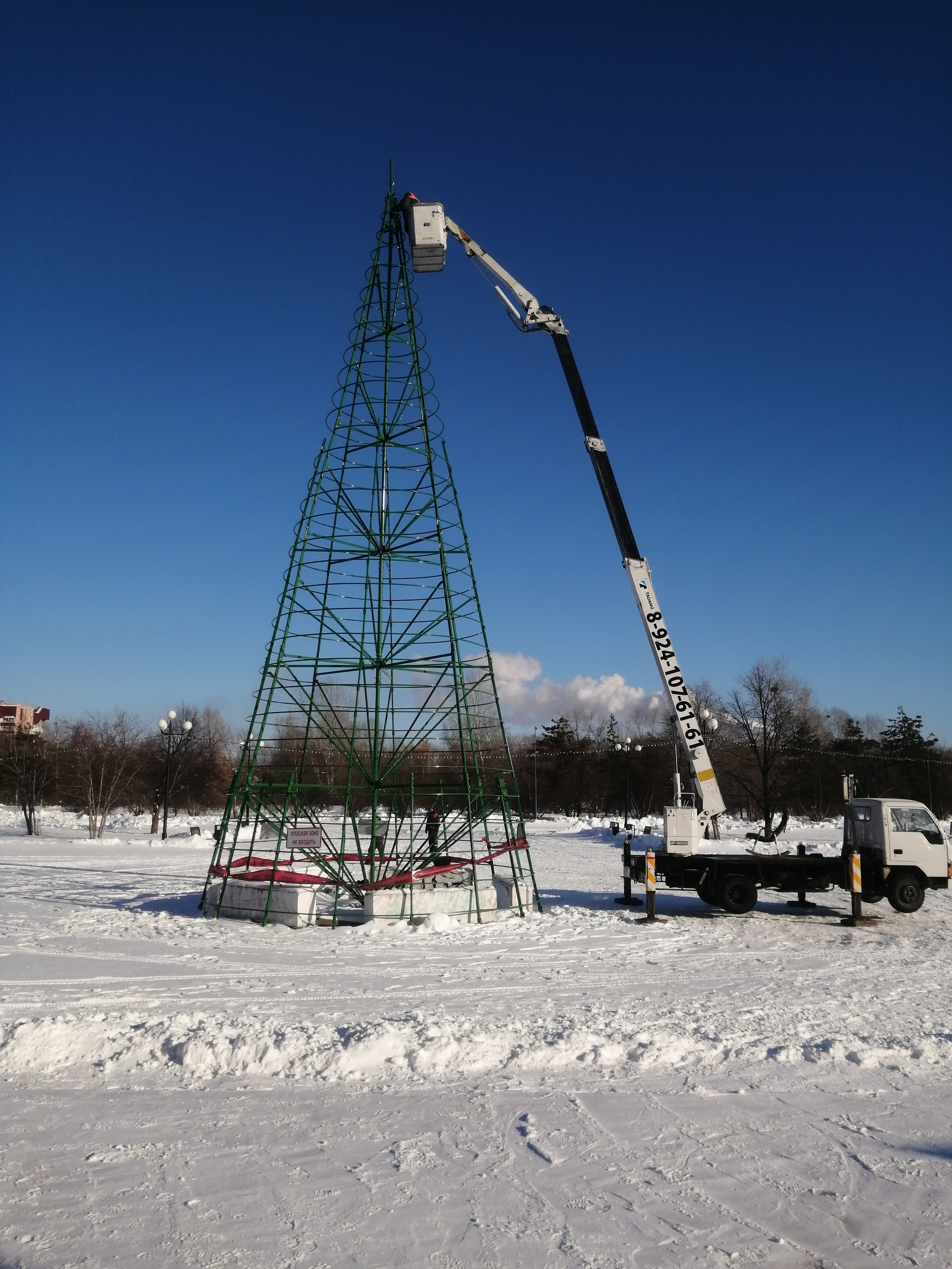 Автовышки 21 метр телескопические в аренду.
