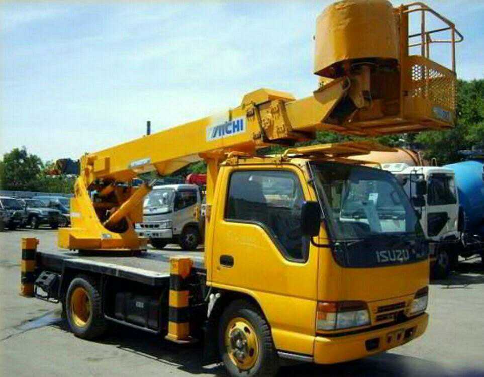 Автовышки 12-27 метров. Спил веток Высотные работы