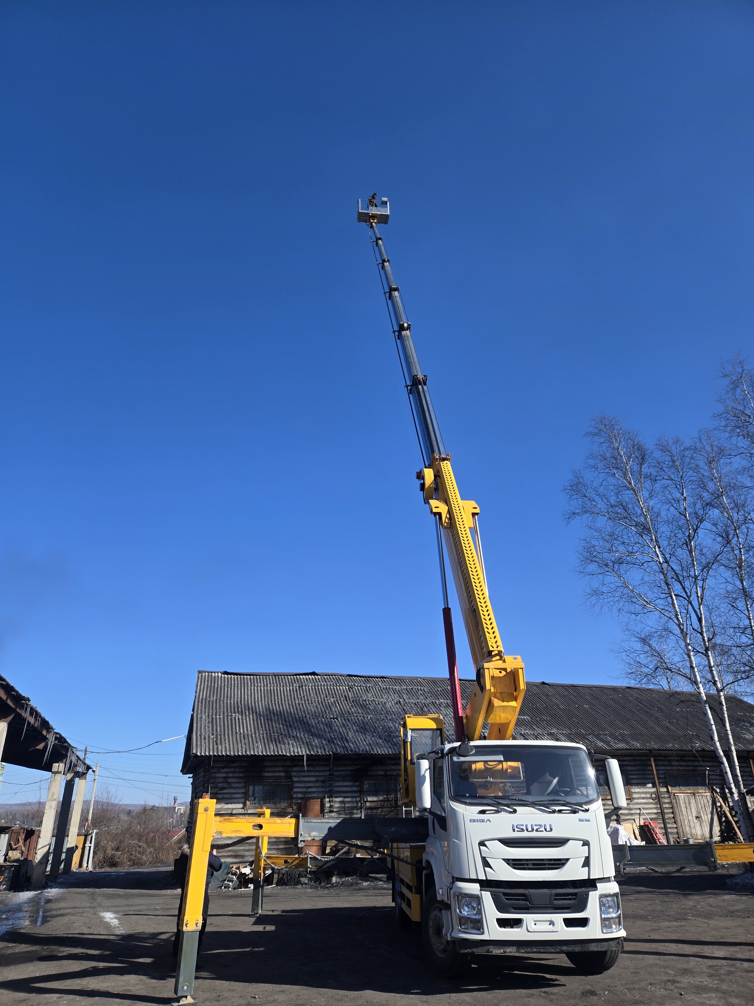Аренда автовышки Isuzu 45 метров