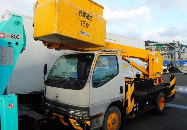 Автовышка c диэлектрической люлькой