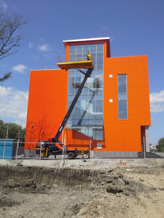 Аренда автовышки  ISUZU ELF с платформой 2*5 м