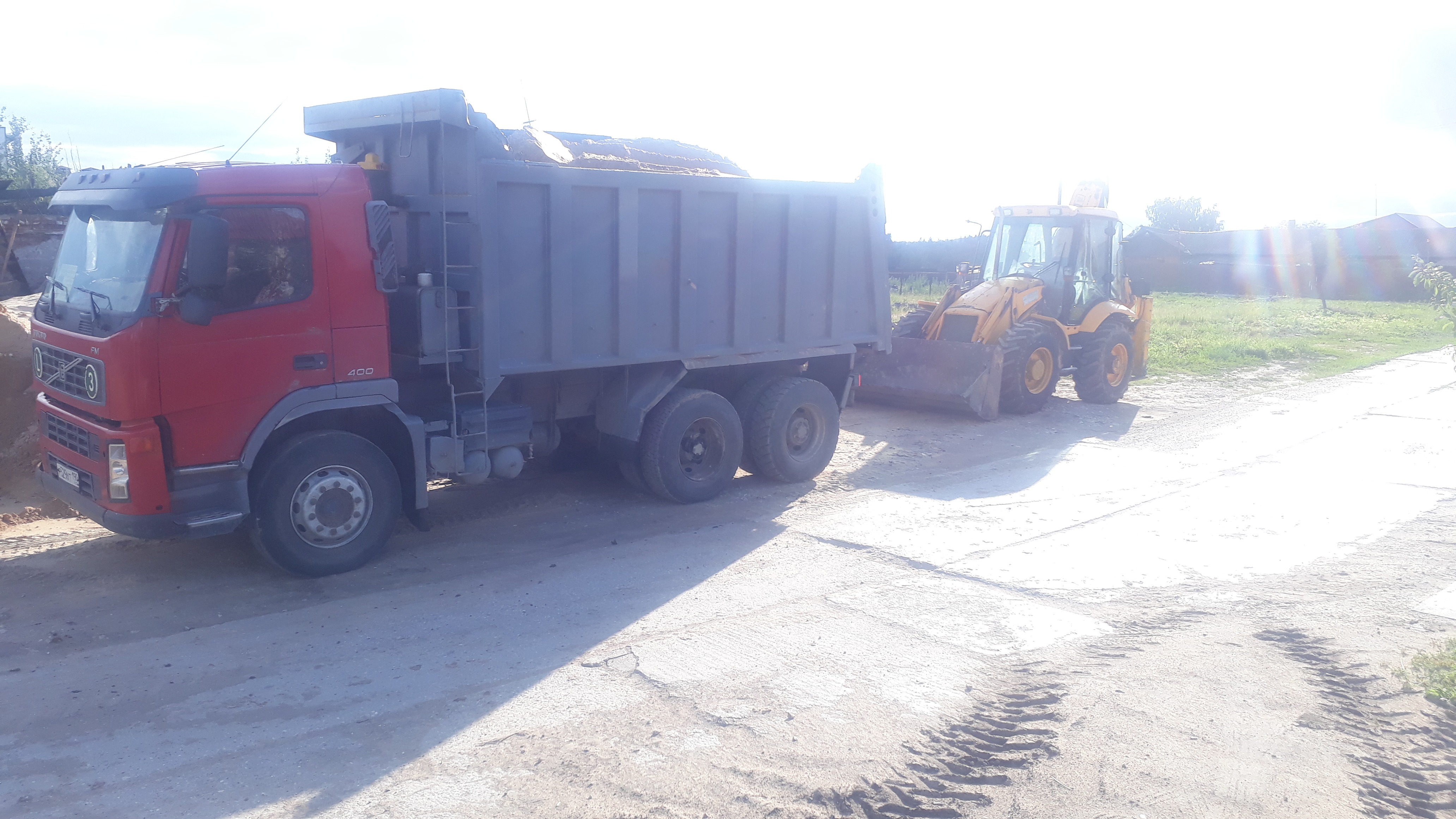 Доставка сыпучих материалов. Аренда самосвала.