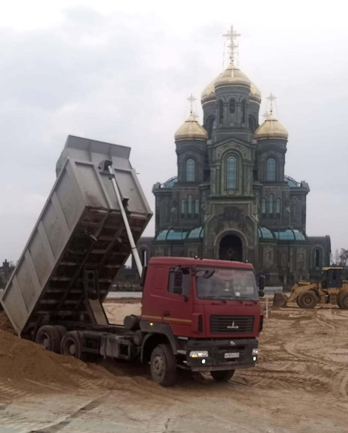 Самосвалы в аренду, перевозку заказать 20 кубов.