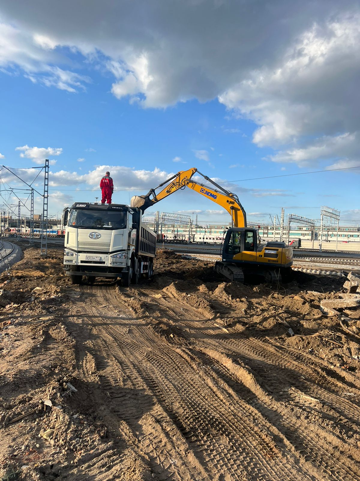 Аренда самосвалов 8х4 28 кубов автопарк 24 единицы