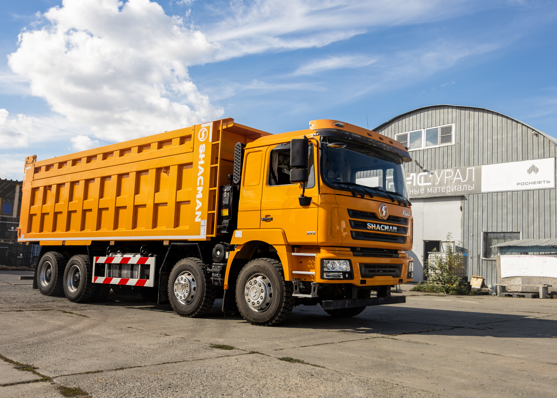 Услуги грузоперевозок самосвалом