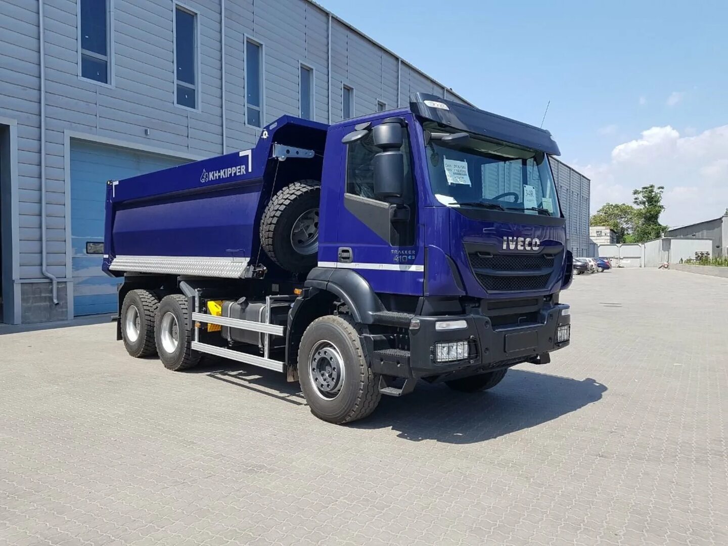 Самосвал 18м3 Ивеко трекер