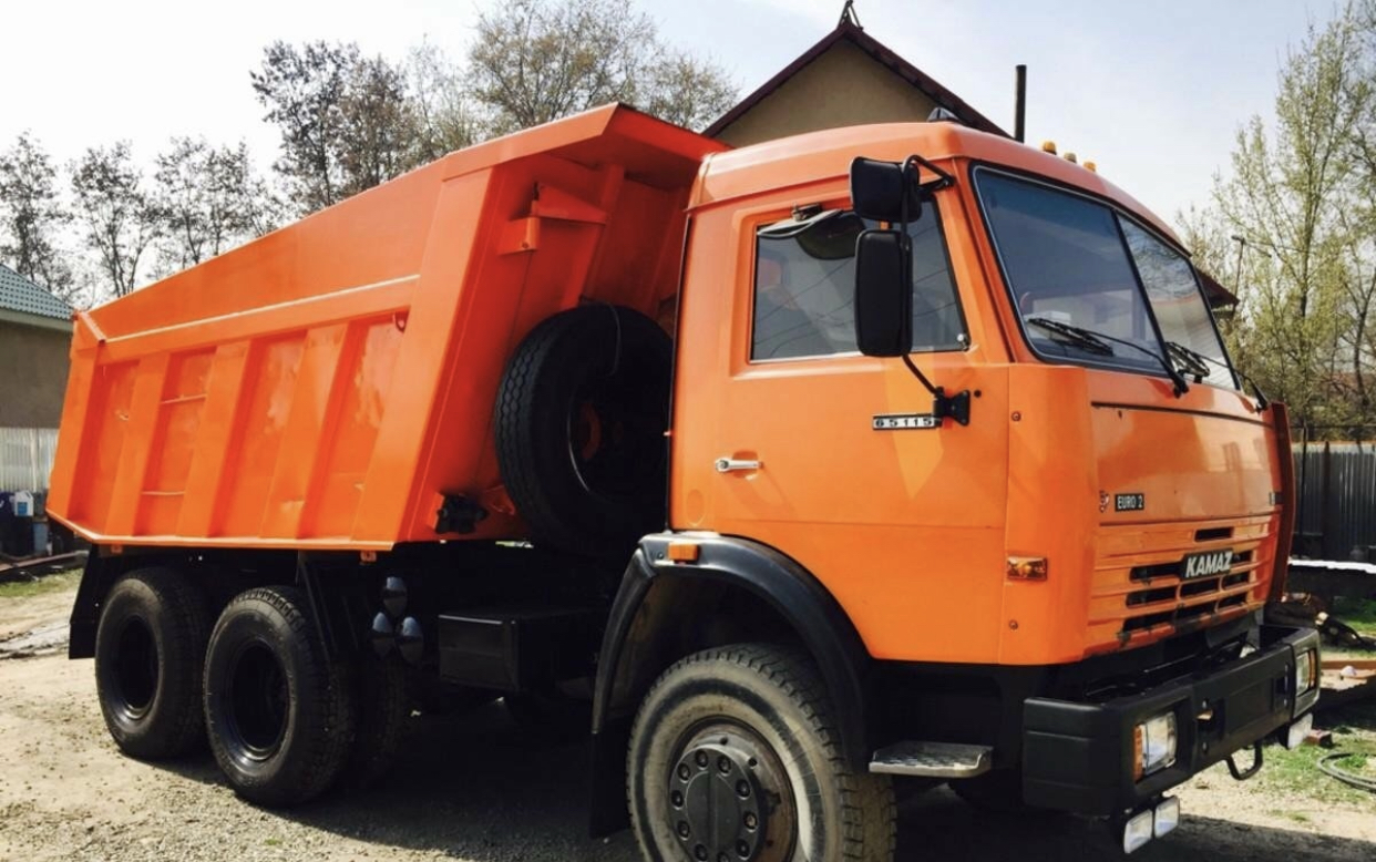 Услуги самосвала. Аренда. Заказ перевозка грузов.