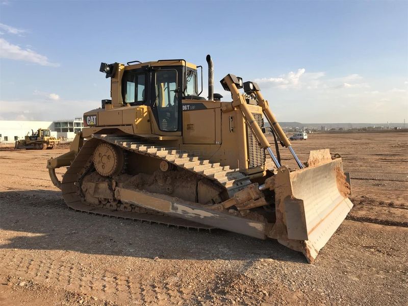 Аренда CAT D6 бульдозера с рыхлителем.