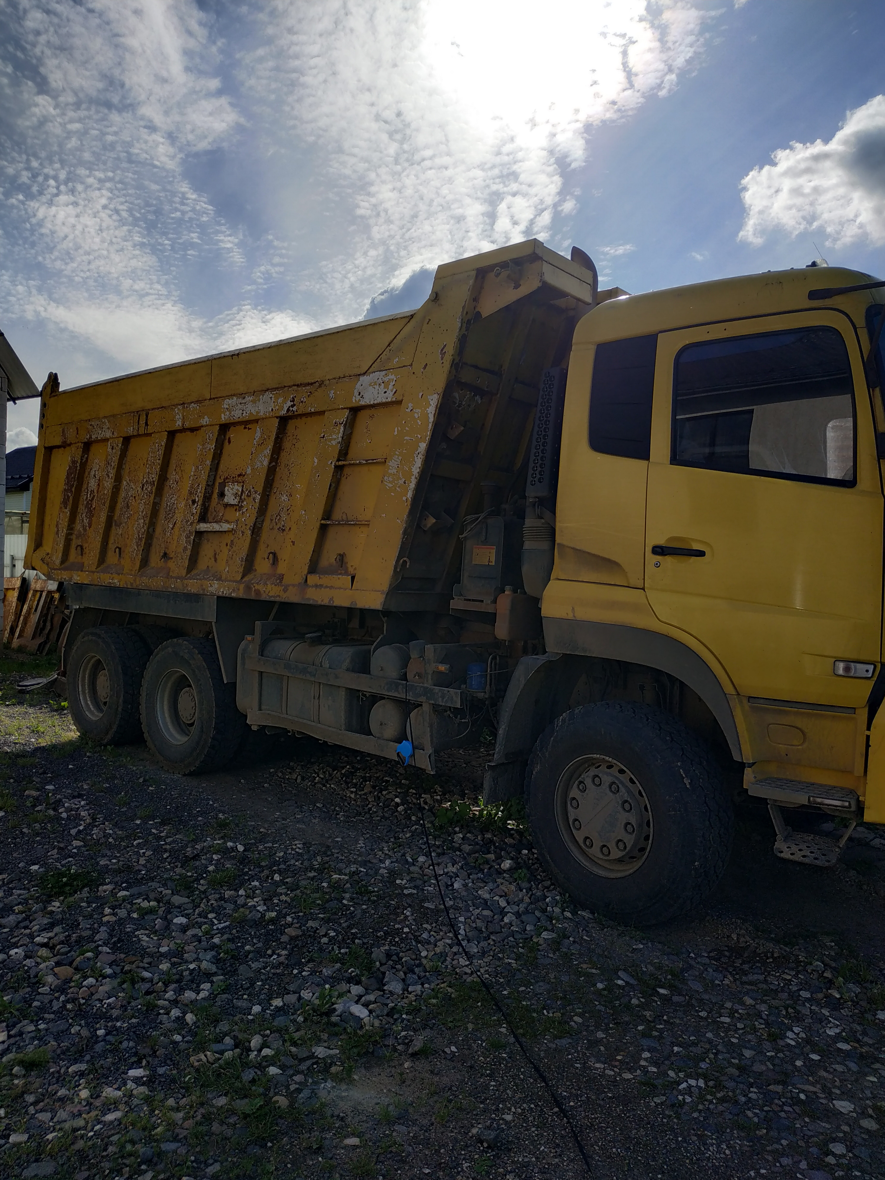 Трехосный самосвал 20 кубов аренда, услуги