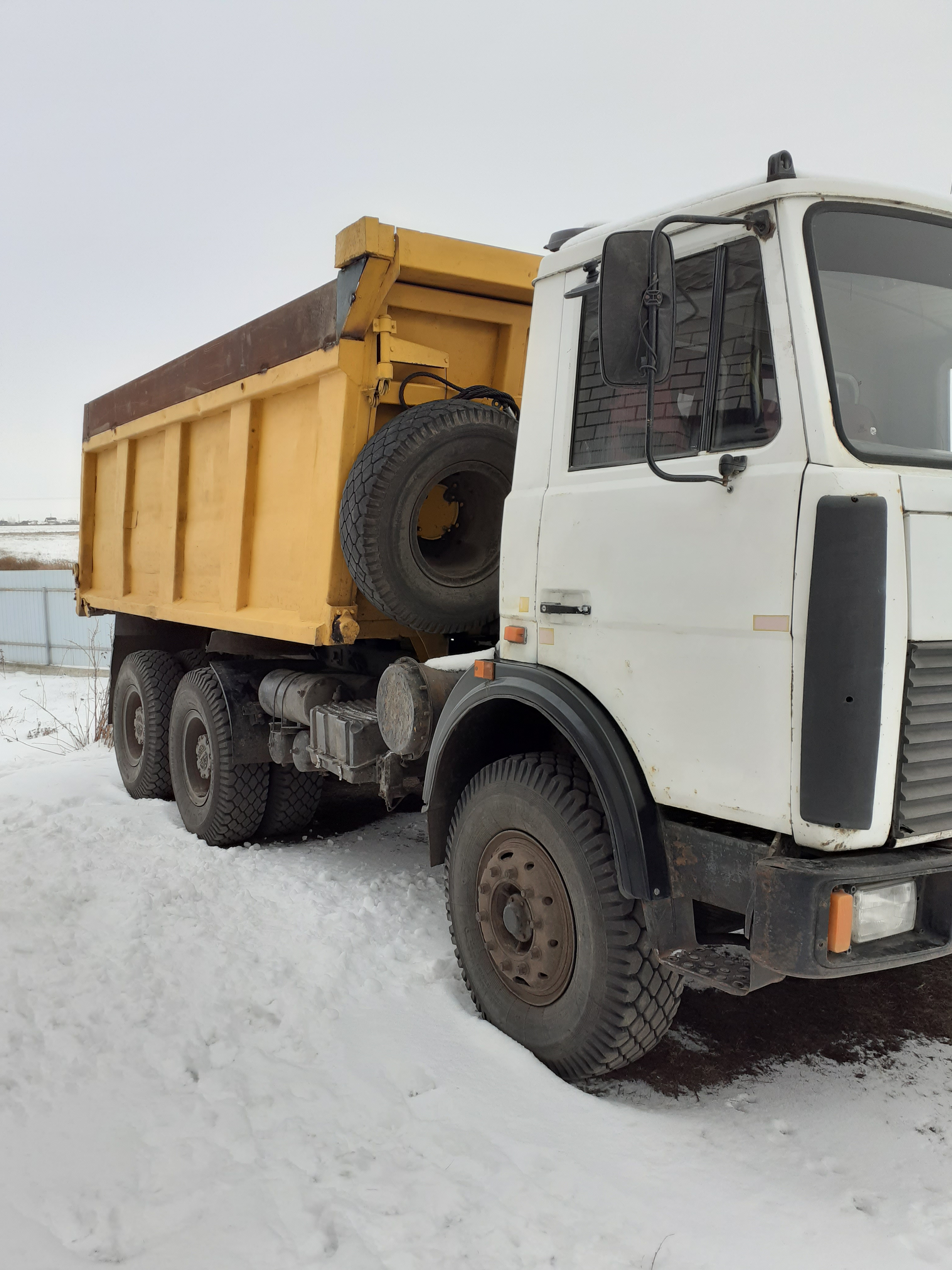 Услуги самосвала. Перевозка нерудных материалов.