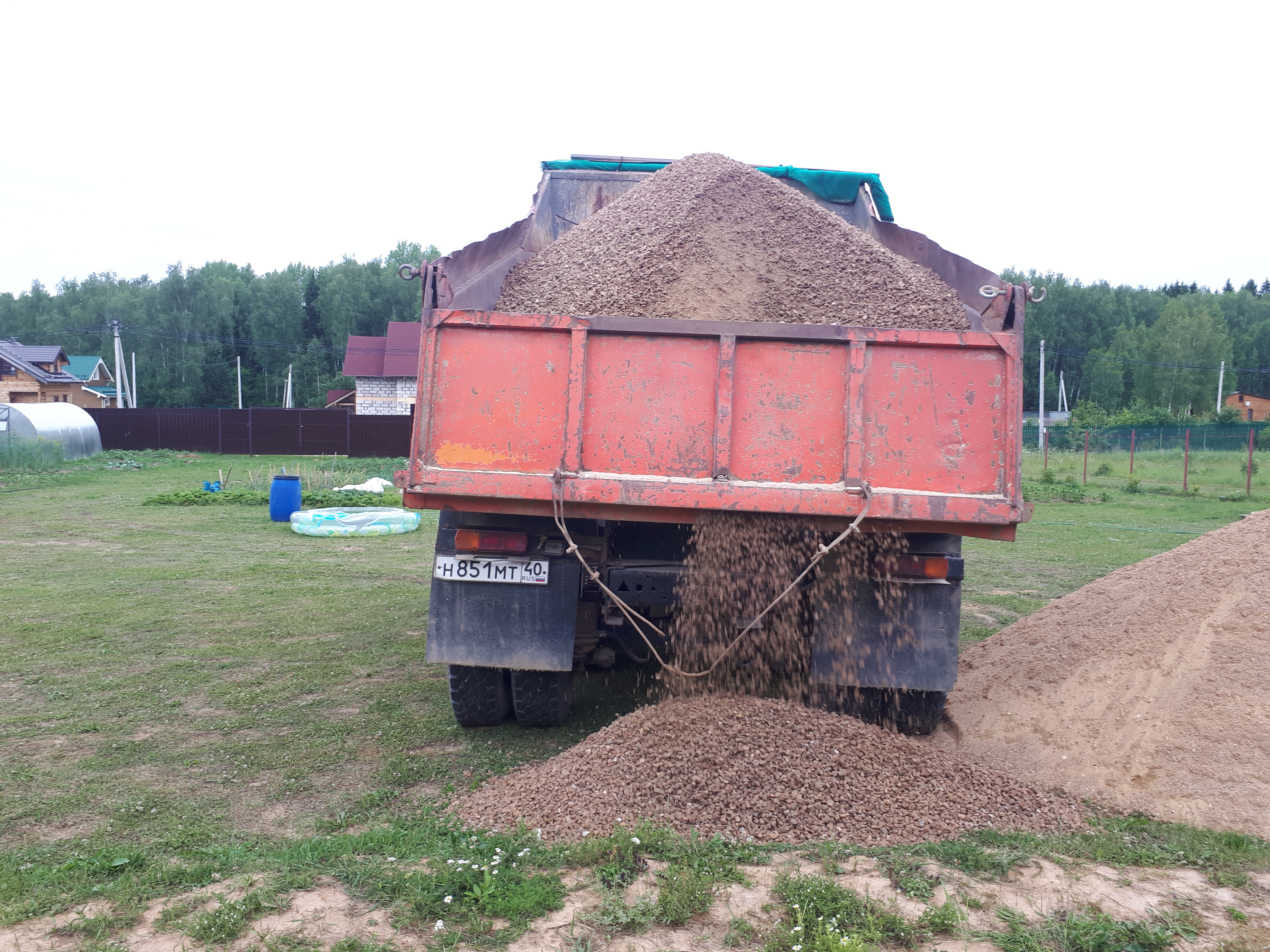 Доставка песок щебень земля. Вывоз мусора.