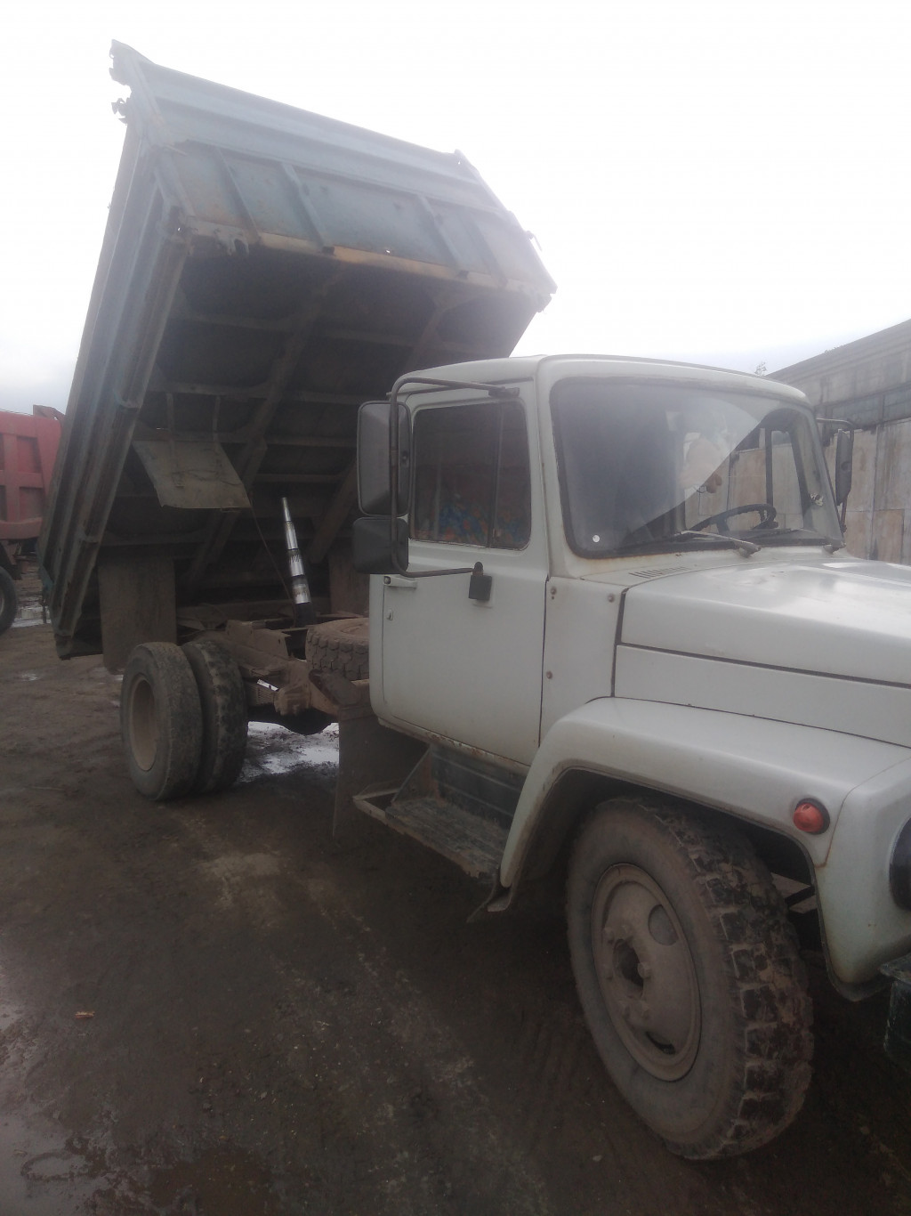 Услуги самосвала аренда. Доставка стройматериалов.