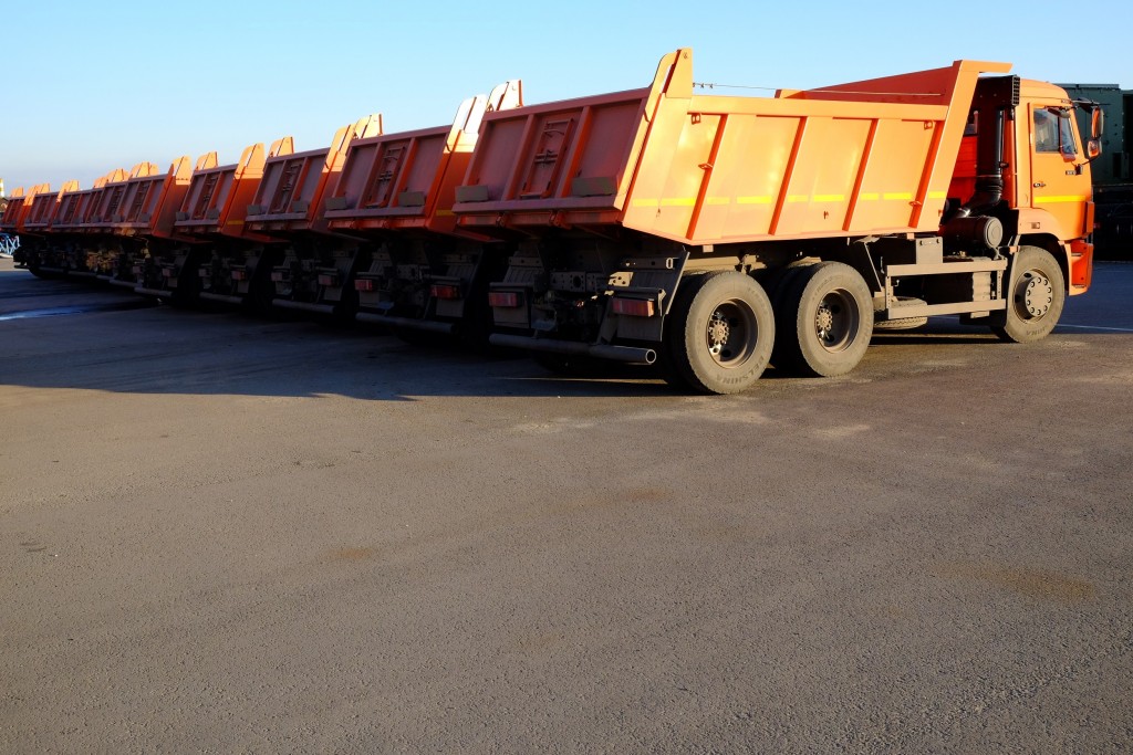 Самосвал аренда. Вывоз грунта, мусора.