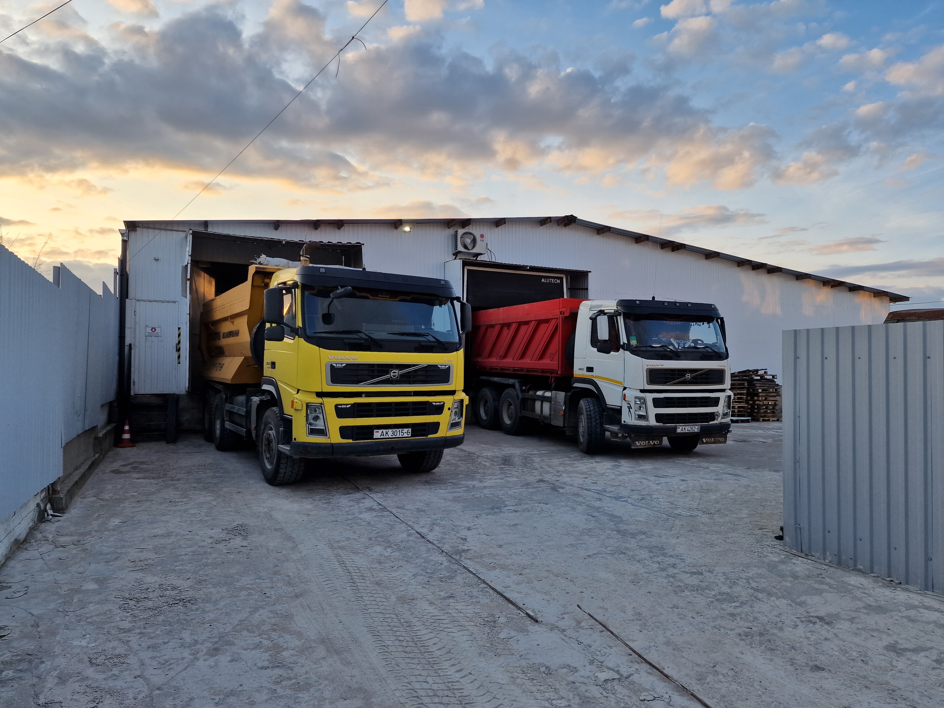 Самосвалы 20 м³/кубов в аренду с машинистами.